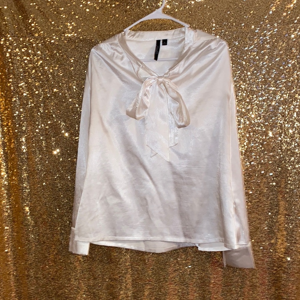 Blouse with tie
